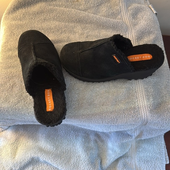 Rocket dog women platform comfort shearing clog mule. Size 7, black.New w/o box - Picture 5 of 5